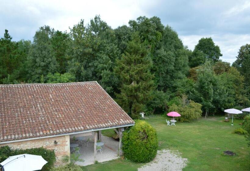 פנסיון La Cascade De Hauterive