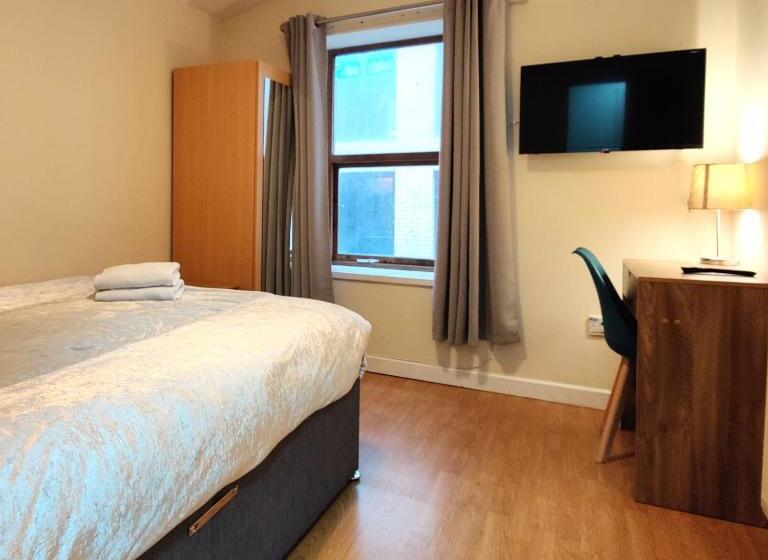 بنسيون Liverpool City Centre Private Rooms Including Smart Tvs   With Shared Bathroom