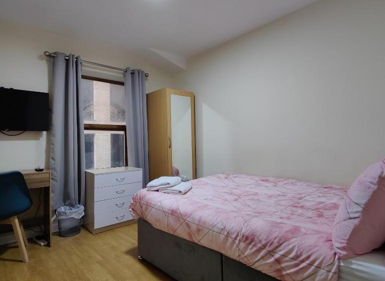 بنسيون Liverpool City Centre Private Rooms Including Smart Tvs   With Shared Bathroom