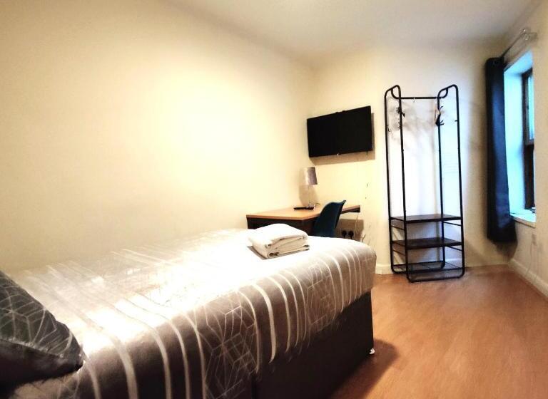 بنسيون Liverpool City Centre Private Rooms Including Smart Tvs   With Shared Bathroom