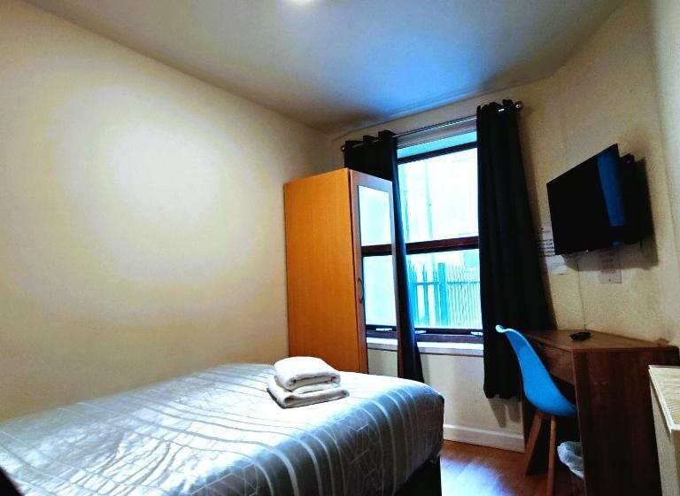 بنسيون Liverpool City Centre Private Rooms Including Smart Tvs   With Shared Bathroom