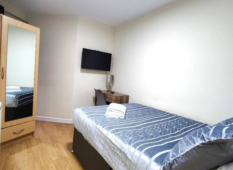 بنسيون Liverpool City Centre Private Rooms Including Smart Tvs   With Shared Bathroom