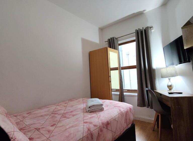 بنسيون Liverpool City Centre Private Rooms Including Smart Tvs   With Shared Bathroom