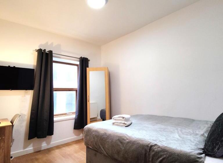 بنسيون Liverpool City Centre Private Rooms Including Smart Tvs   With Shared Bathroom