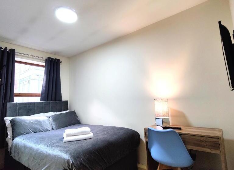 بنسيون Liverpool City Centre Private Rooms Including Smart Tvs   With Shared Bathroom