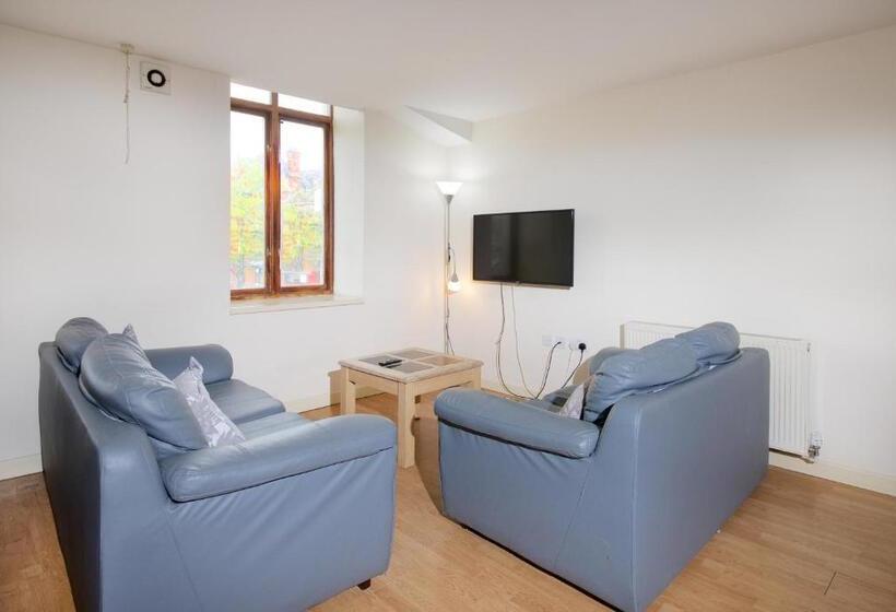 بنسيون Liverpool City Centre Private Rooms Including Smart Tvs   With Shared Bathroom