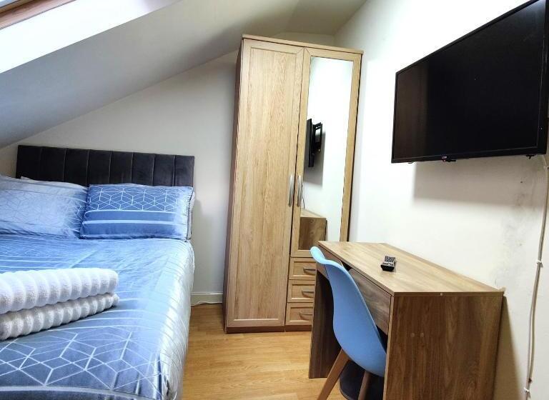 بنسيون Liverpool City Centre Private Rooms Including Smart Tvs   With Shared Bathroom