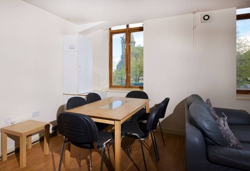 بنسيون Liverpool City Centre Private Rooms Including Smart Tvs   With Shared Bathroom