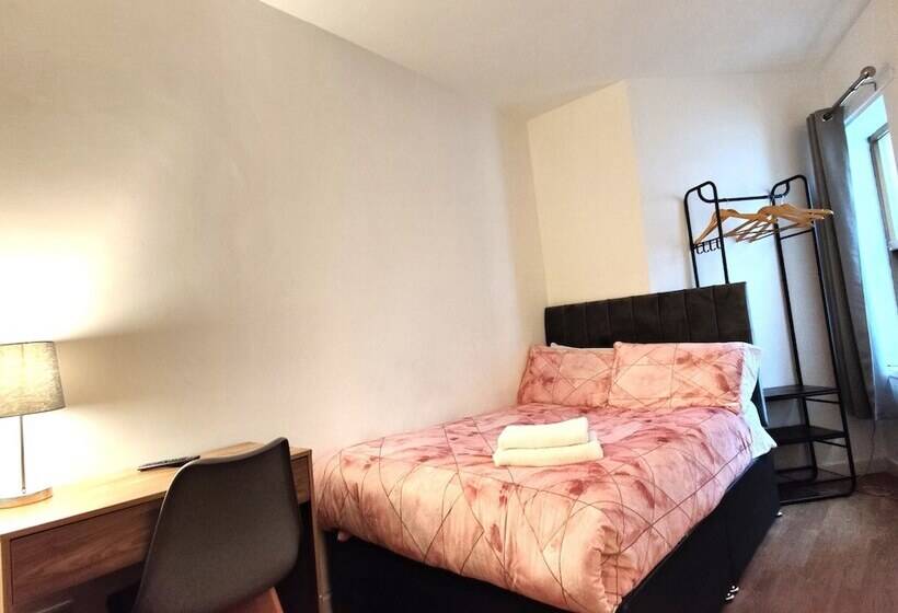 بنسيون Liverpool City Centre Private Rooms Including Smart Tvs   With Shared Bathroom
