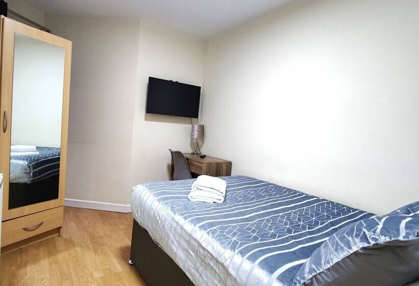 بنسيون Liverpool City Centre Private Rooms Including Smart Tvs   With Shared Bathroom