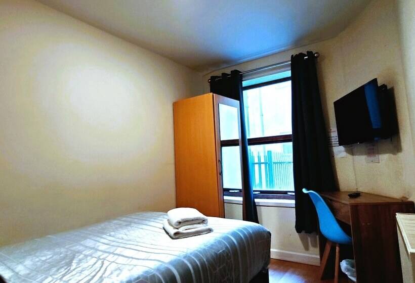 بنسيون Liverpool City Centre Private Rooms Including Smart Tvs   With Shared Bathroom