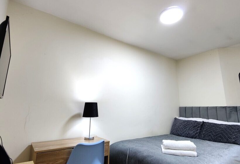 بنسيون Liverpool City Centre Private Rooms Including Smart Tvs   With Shared Bathroom