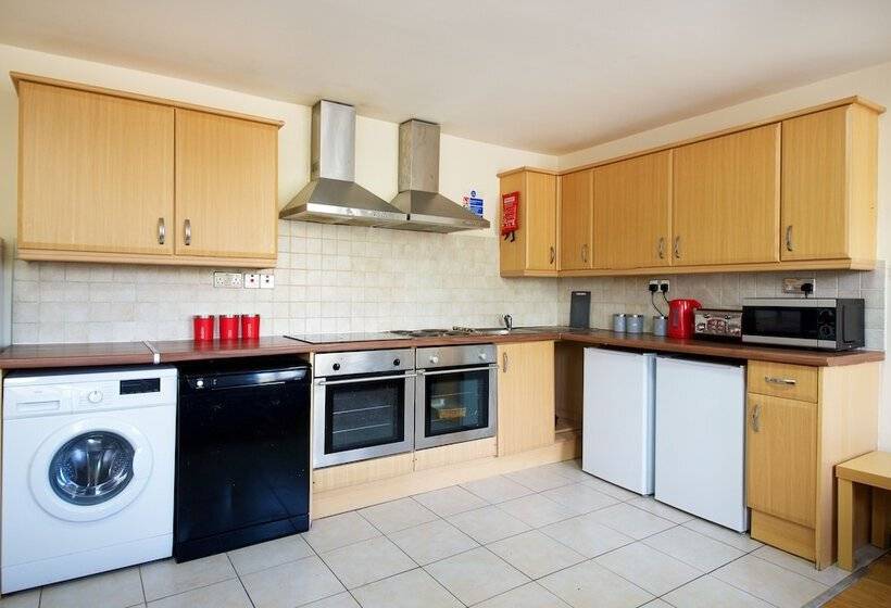 بنسيون Liverpool City Centre Private Rooms Including Smart Tvs   With Shared Bathroom