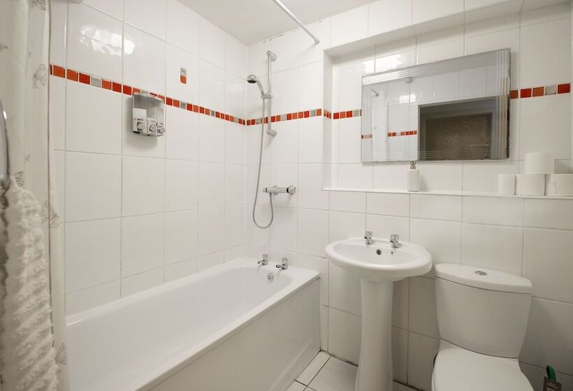 بنسيون Liverpool City Centre Private Rooms Including Smart Tvs   With Shared Bathroom