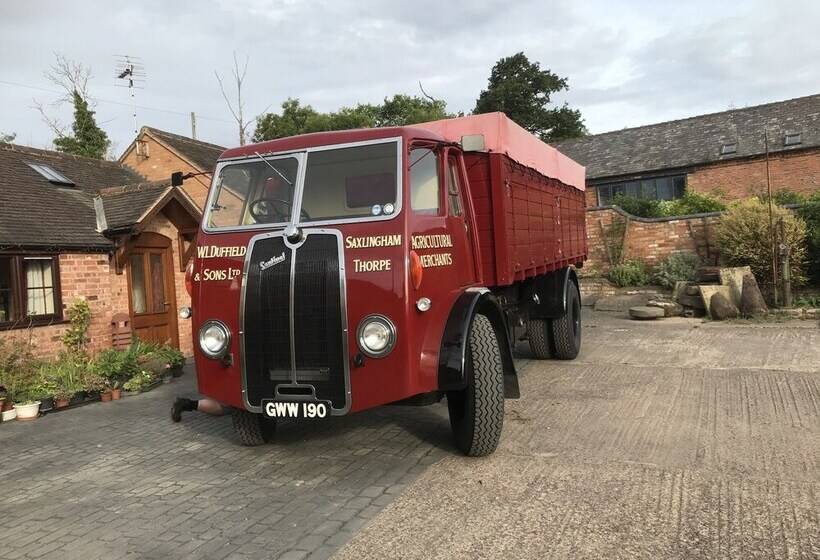 Пансион Lovely 1 Bed Cottage In Nuneaton