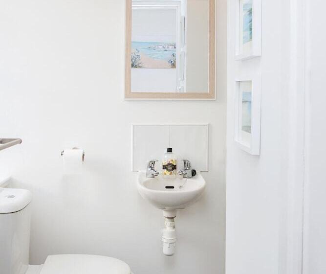 פנסיון Marina View Guest House