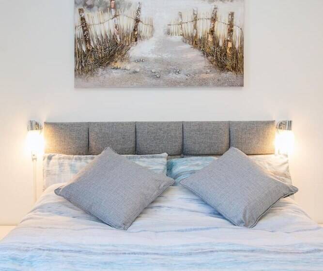 פנסיון Marina View Guest House