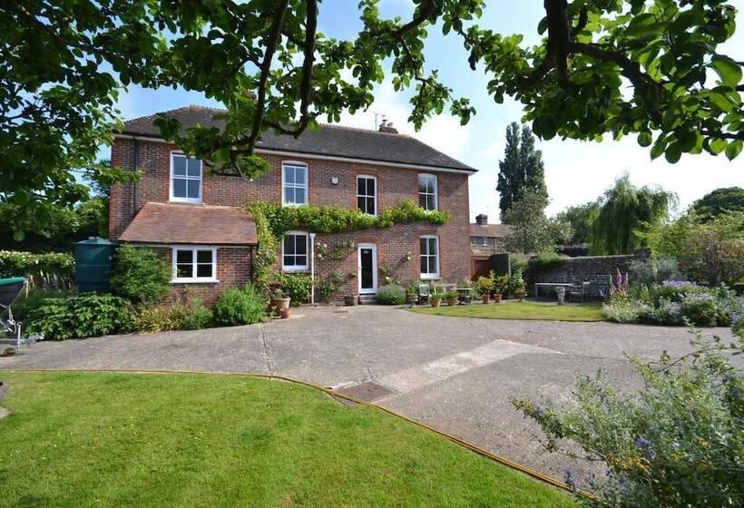 بنسيون Saddlers