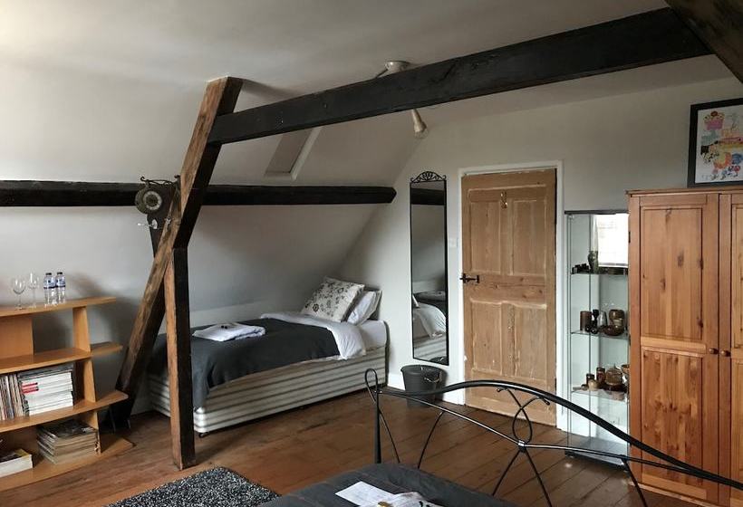 膳宿费 The Hollies