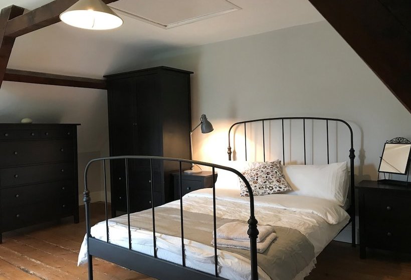 膳宿费 The Hollies