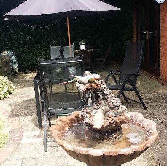 The Cedars House B&b