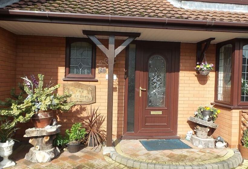The Cedars House B&b