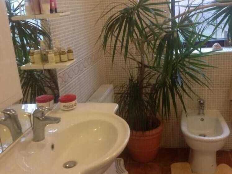 The Cedars House B&b