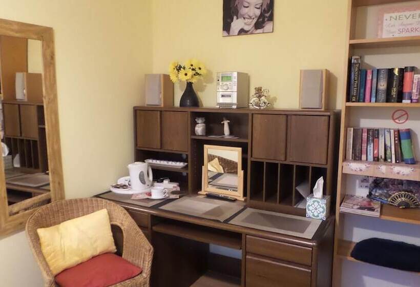 The Cedars House B&b