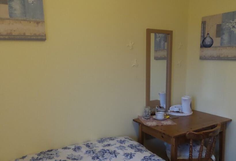 The Cedars House B&b