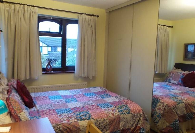 The Cedars House B&b