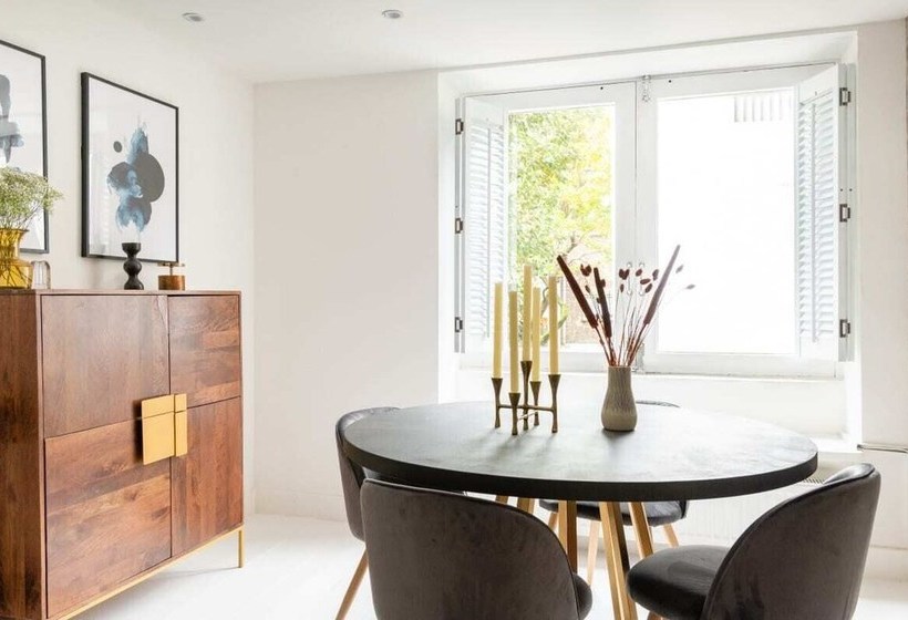 The Primrose Hill Escape  Modern & Bright 2bdr Mews Home