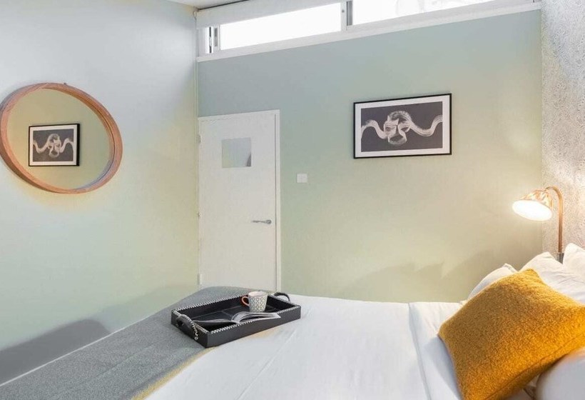The Primrose Hill Escape  Modern & Bright 2bdr Mews Home