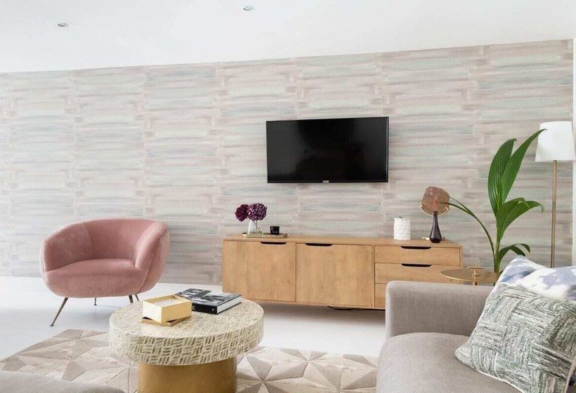 The Primrose Hill Escape  Modern & Bright 2bdr Mews Home