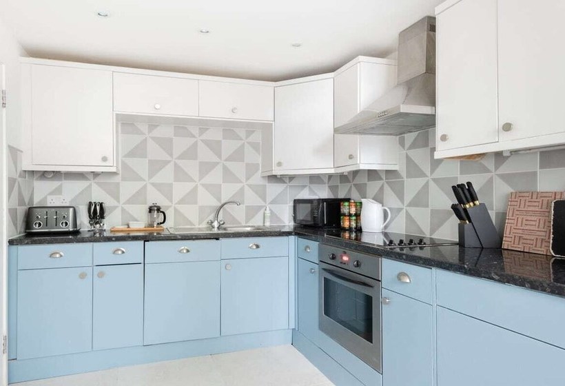 The Primrose Hill Escape  Modern & Bright 2bdr Mews Home