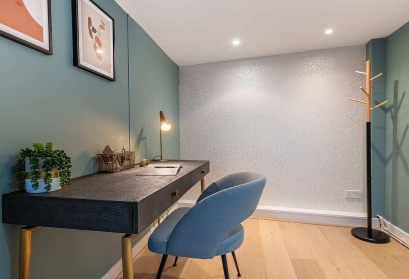 The Primrose Hill Escape  Modern & Bright 2bdr Mews Home