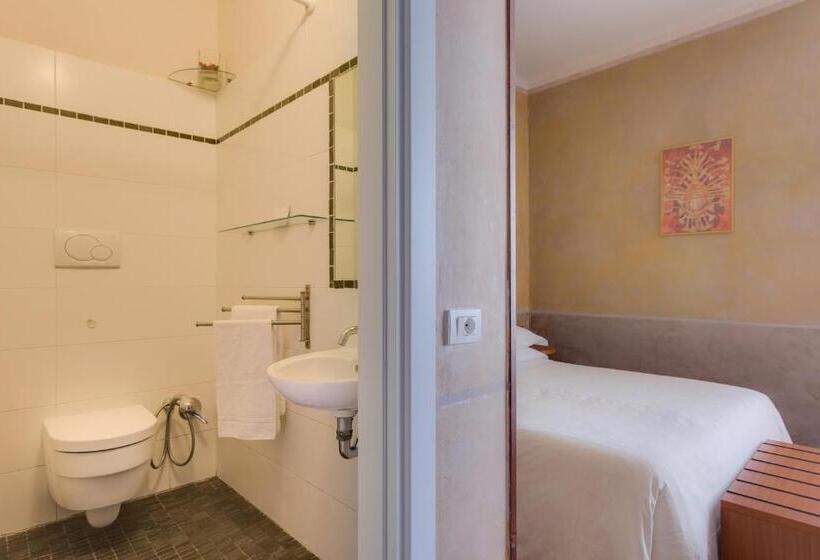 تختخواب و صبحانه Casa Billi