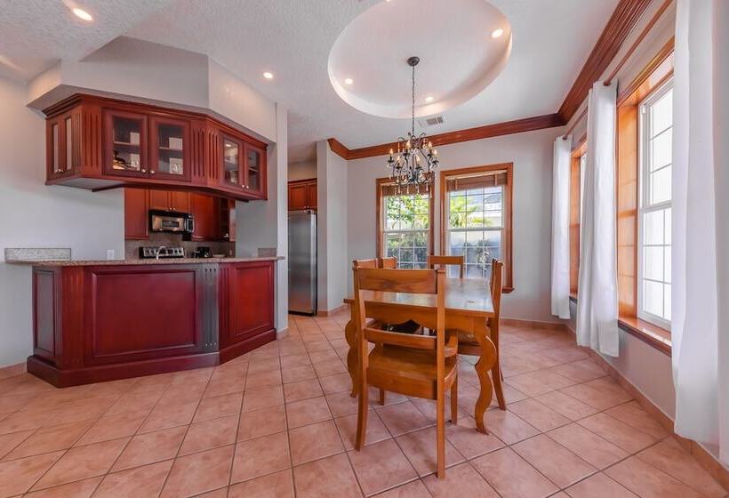 Grand Colony Island Villas