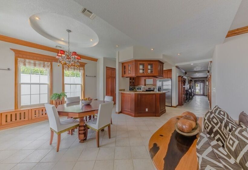 Grand Colony Island Villas