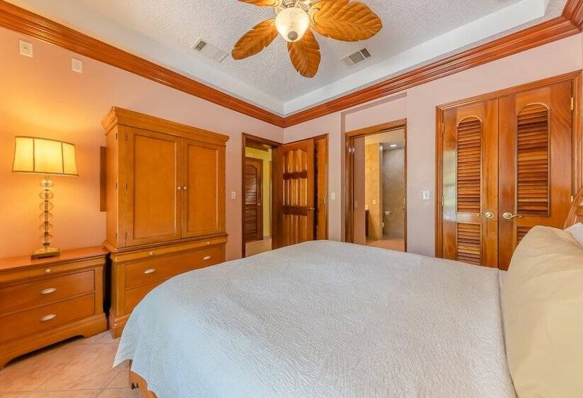 Grand Colony Island Villas