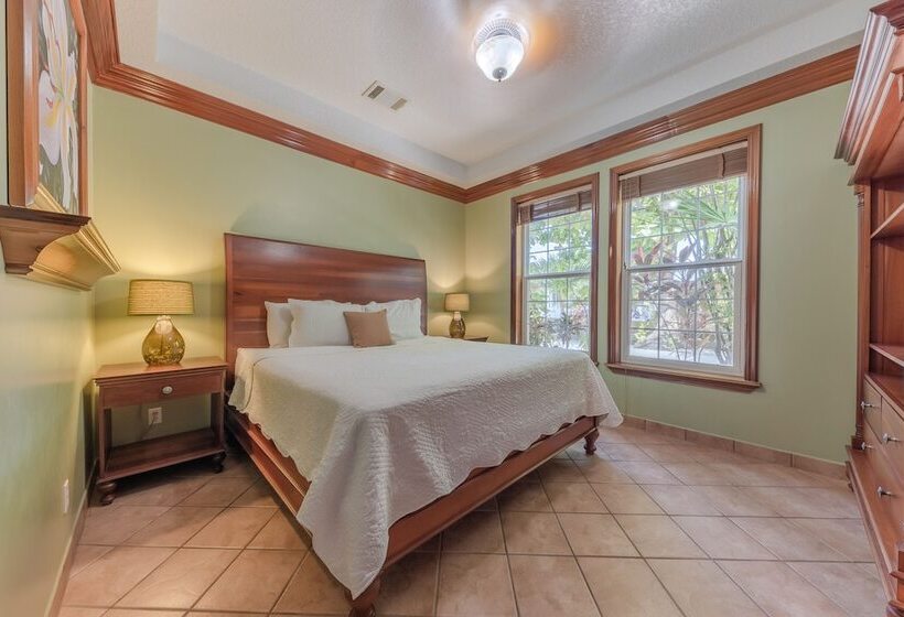 Grand Colony Island Villas