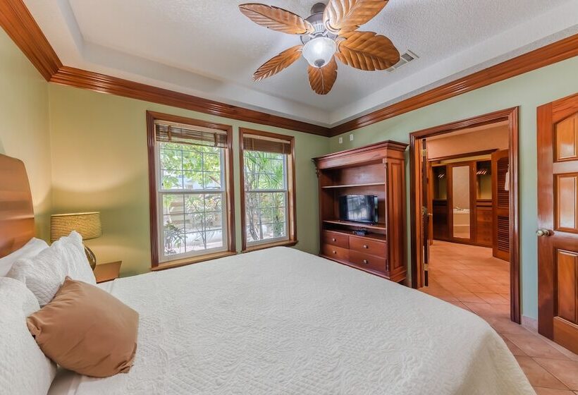 Grand Colony Island Villas