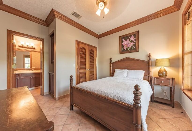 Grand Colony Island Villas