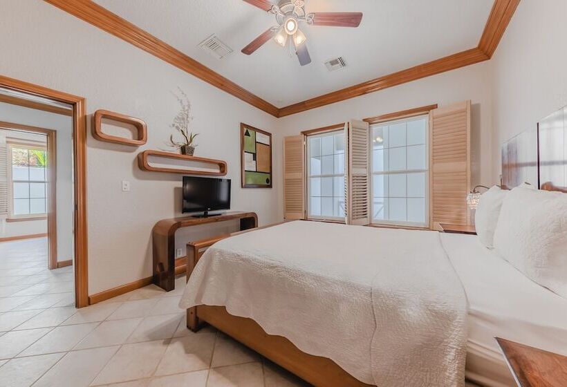 Grand Colony Island Villas