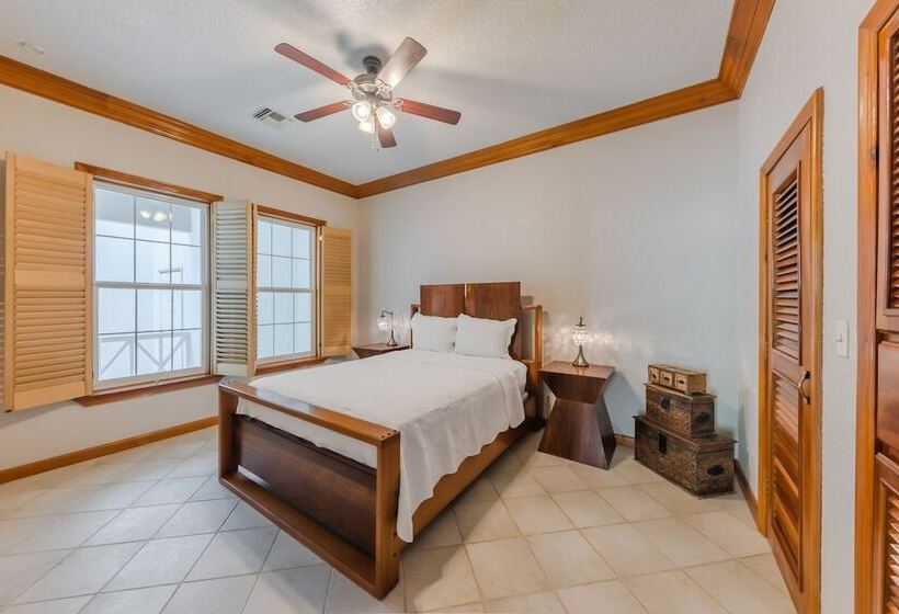 Grand Colony Island Villas