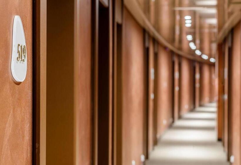 בית מלון כפרי Base