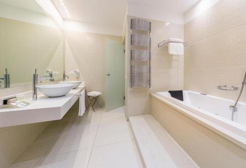 בית מלון כפרי Base