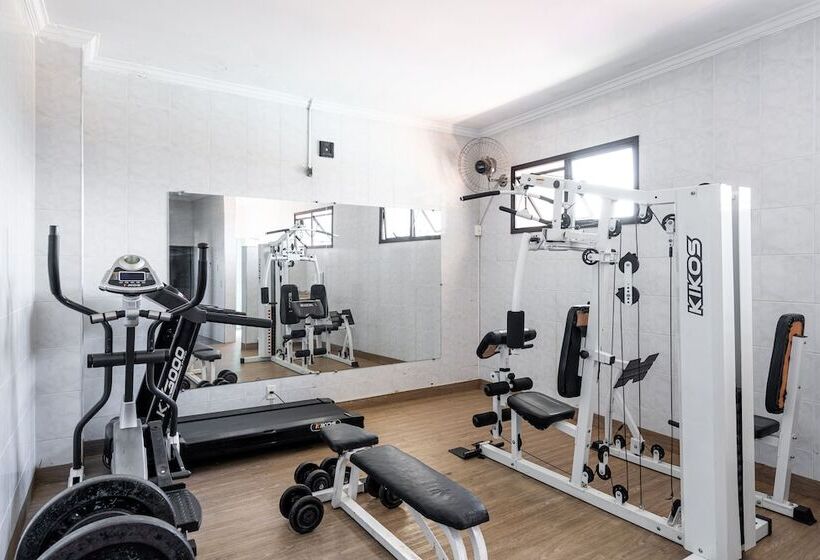 Отель Carlton Plaza São José Dos Campos