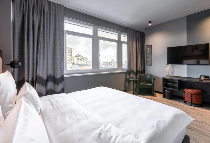 هتل Titanic Comfort Kurfürstendamm