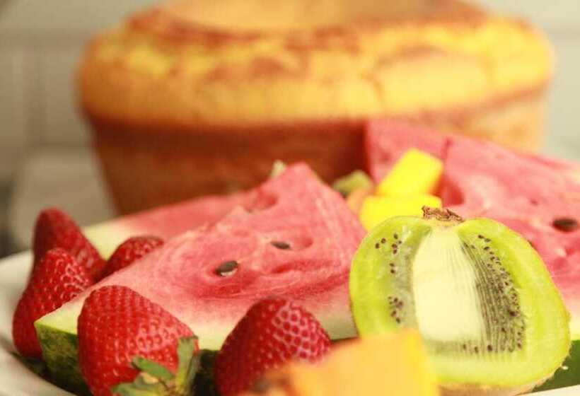 Отель Confiance Batel