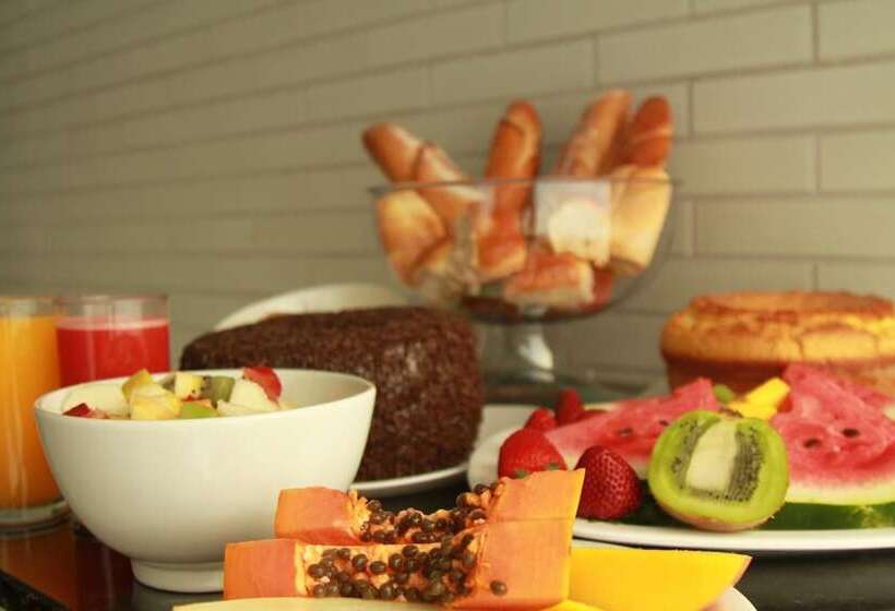 Отель Confiance Batel